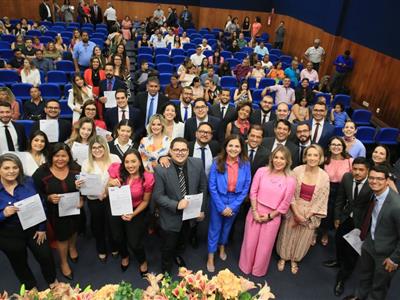 Foto da Notícia: Estagiários e advogados recebem certidões da OAB-MT