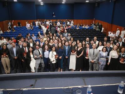 Notícia destaque: OAB-MT entrega carteiras durante solenidade marcada pela emoção
