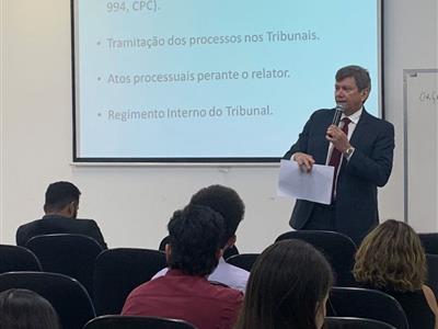 Foto da Notícia: Jovens profissionais fazem curso de iniciação à advocacia e, com inscrições, doam 304 kg de alimentos a instituições